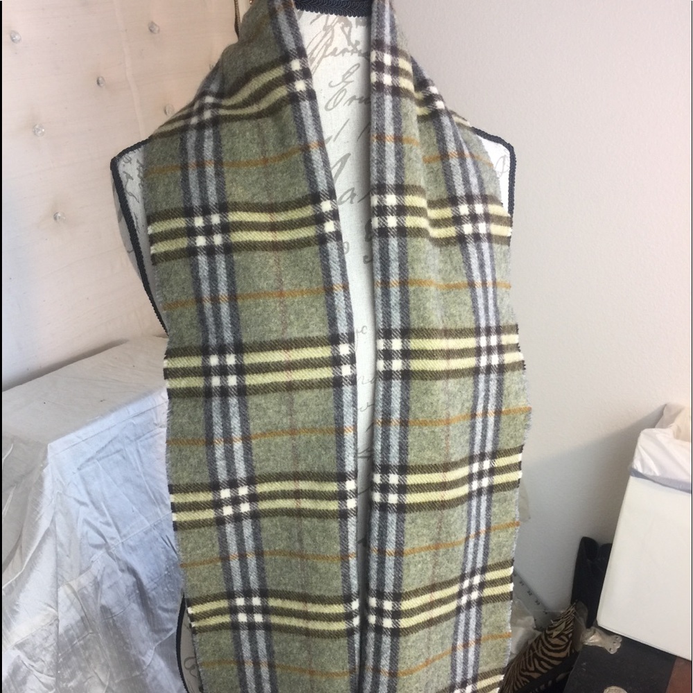 Burberry wool scarf